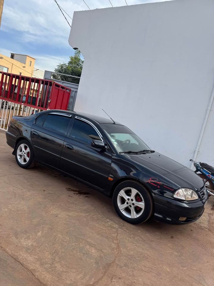 Toyota Avenssi