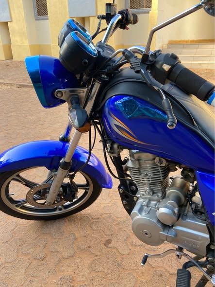 MOTO ESCORTE  NEUF