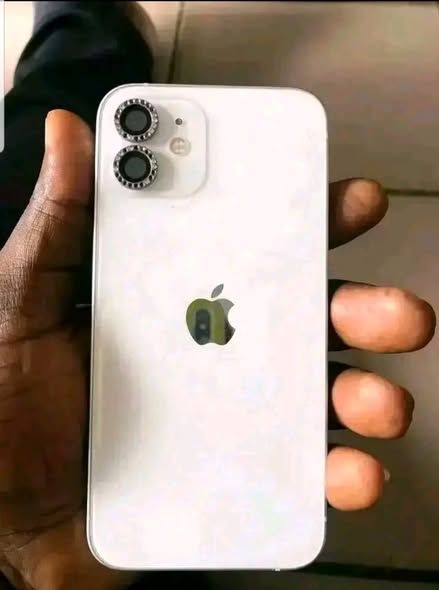 iPhone 12 simple