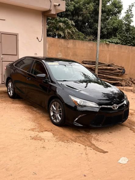 TOYOTA CAMRY SE ANNÉE 2017
