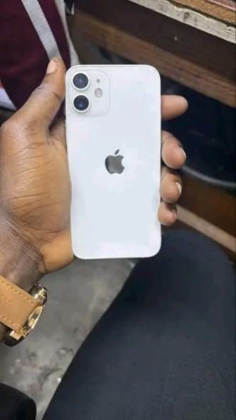 iPhone 12 mini très propre