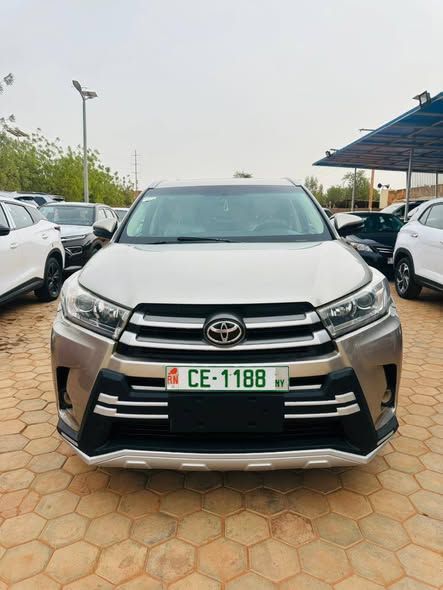 Toyota Highlander  XLE 4WD