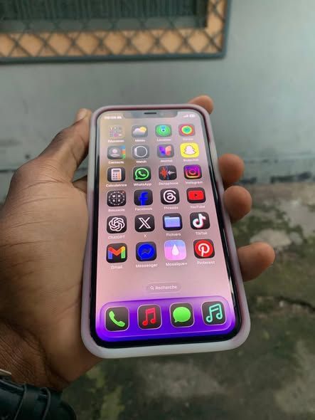 11 pro 256gb tout fonctionne parfaitement Face ID ok
