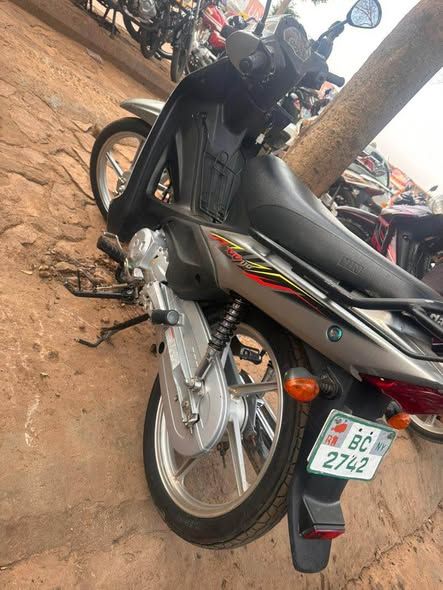 MOTOPresque neuf à bon prix