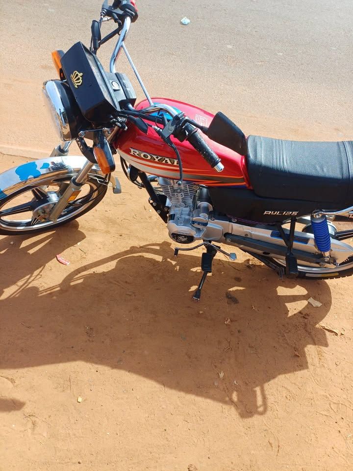 MOTO Royal avec reçu de soniloga déjà payé