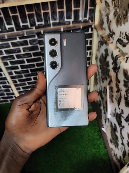 Camon 40 pro 256 Gb