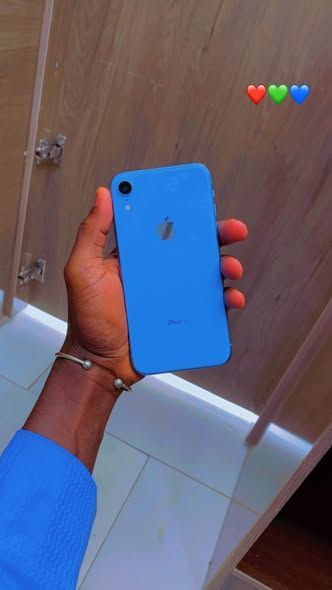 iPhone XR  64 GO