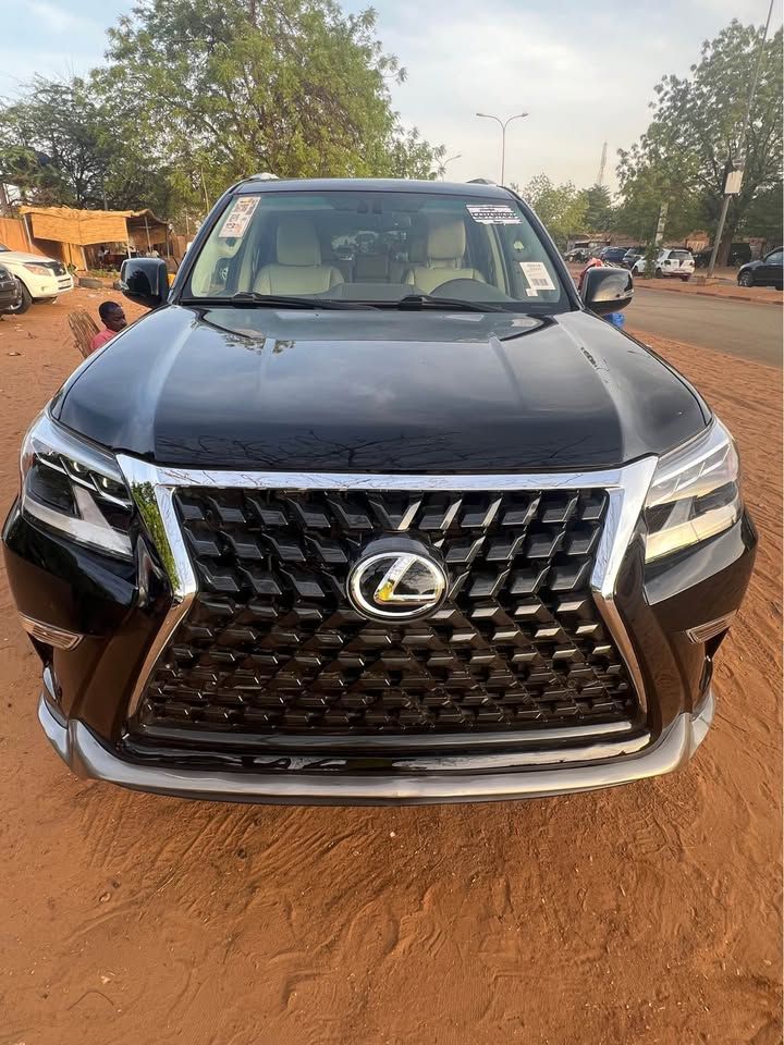 Lexus 460 modifie 2020 très propre San Plaque