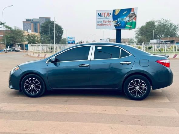 Toyota Corolla LE année 2016