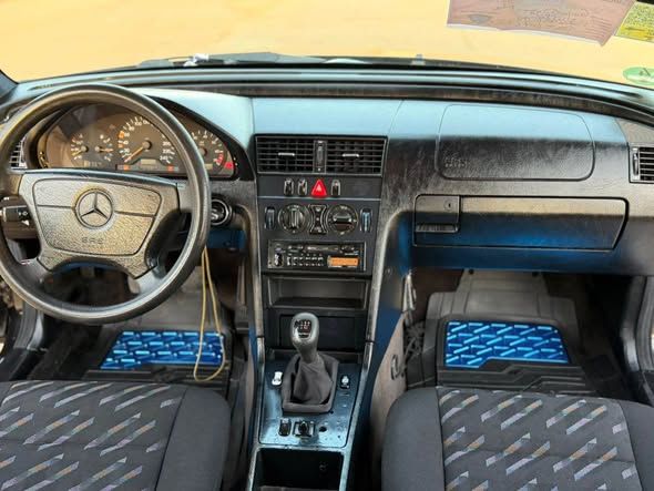 Mercedes c180 Esprit manuel très propre