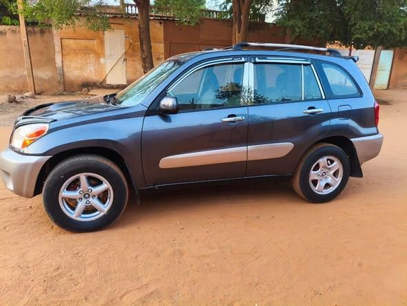 Rav en très bon état boîte automatique