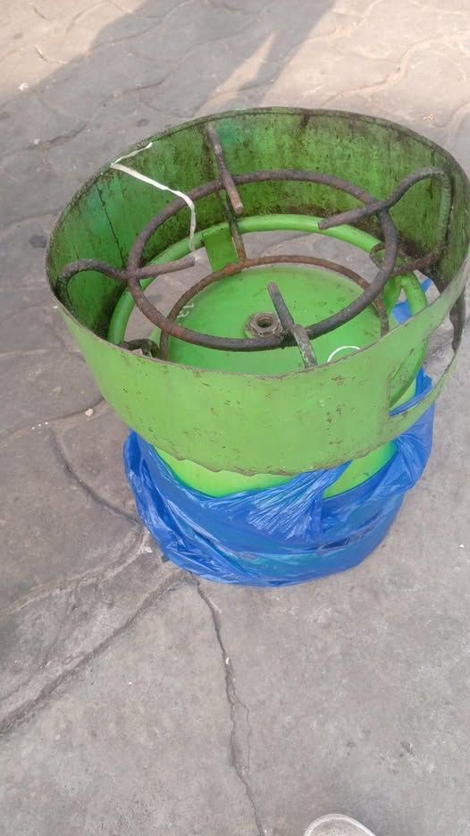 Petro 6kg vide avec accessoires.