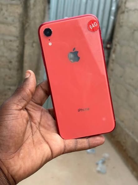 Iphone xr id off 64Gb batterie 100%