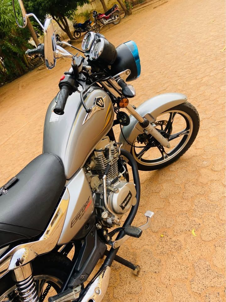 MOTO ESCORTE