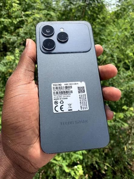 TECNO SPARK 40 ram 8 mémoire 128 Gb