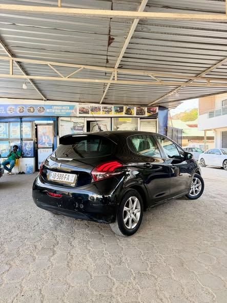 *PEUGEOT 208 2018*